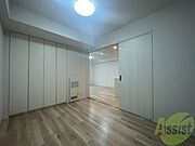 別角度から寝室を撮ってみました。家具の配置もしやすそう。