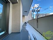 バルコニーです。洗濯物を干したり一息ついたりできますね！