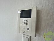 TVモニター付インターホンです。来客者の顔が見えるので安心！