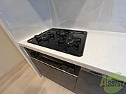 お手入れのしやすそうなシステムキッチンです。