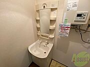 洗面台。身支度にはかかせないですよね～。