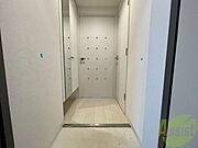 玄関の様子です。明るい印象ですね。気分もあがりそう。