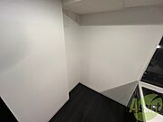 キッチン後ろには冷蔵庫を置けるスペースがありますね。