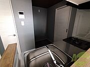 キッチン奥には冷蔵庫を置けるスペースがありますね。