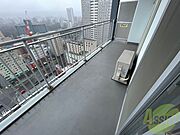 バルコニーです。洗濯物を干したり一息ついたりできますね！