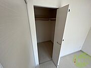 寝室の収納です。部屋がすっきり片付きます。