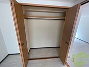寝室の収納です。部屋がすっきり片付きます。