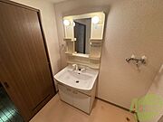 こちらに洗面台があります。朝の洗顔はこちらで。