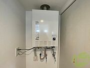 ガス給湯器です。操作しやすいパネルになってます。