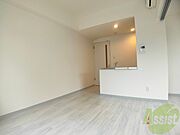 リビングです。白を基調としていてお部屋全体が明るいですね！