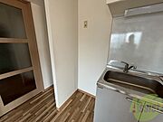こちらに冷蔵庫を置けます。調理時の動線もばっちり効率的。