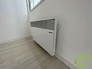 電気暖房です。冬場の寒い日でも安心ですね～