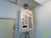 給湯器は簡単操作で温度調整ができますよ。