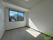 寝室です。部屋をどう使うかはあなた次第です！