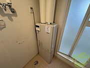 給湯器です。操作しやすいパネルになってます。
