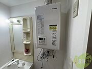 給湯器は簡単操作で温度調整ができますよ。