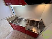キッチンも別角度から。ご自身でコンロを設置できます。