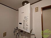 ガス給湯器です。操作しやすいパネルになってます。