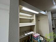 キッチン上の収納もたっぷり入るので片付きそうですね。