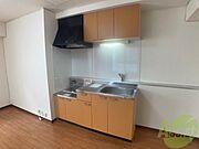 キッチンも別角度から。ご自身でコンロを設置できます。