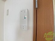 インターホンです。オートロック付きで安心のマンションです。