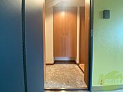 玄関です。ご覧の通り広々としていますね。