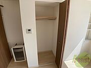 収納もバッチリあるのでお部屋が片付きますよ！