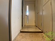 玄関の様子です。明るい印象ですね。気分もあがりそう。