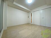 リビングです。白を基調としていてお部屋全体が明るいですね！