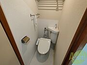 トイレです。ウォシュレット付を探している方、おすすめです。