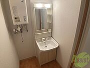 独立洗面台です。大きくてよいですね。シャンプーもできます。