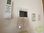 TVモニター付インターホンです。来客者の顔が見えるので安心！