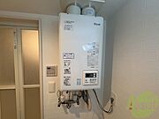 ガス給湯器です。操作しやすいパネルになってます。