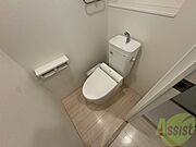 こちらはトイレです。清潔感があり、安心して使用できます。