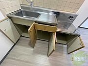 キッチン下の棚を開けてみました！食品ストック等をしまえます。