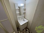 独立洗面台です。大きくてよいですね。シャンプーもできます。