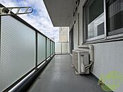 バルコニーです。洗濯物を干したり一息ついたりできますね！