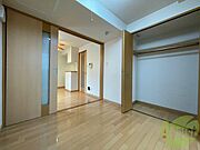 寝室です。部屋をどう使うかはあなた次第です！