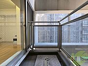 バルコニーです。洗濯物を干したり一息ついたりできますね！