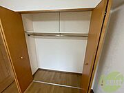 クローゼットは奥行きもあり、荷物が多い方でも安心です。