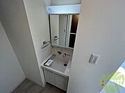 こちらに洗面台があります。朝の洗顔はこちらで。