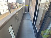 バルコニーです。洗濯物を干したり一息ついたりできますね！