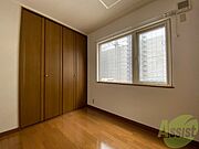 別角度から寝室を撮ってみました。家具の配置もしやすそう。