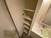 脱水所にも収納の棚が設置されてますよ。便利で嬉しいですね。
