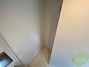キッチンには冷蔵庫を置けるスペースがありますね。