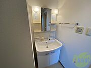 独立洗面台です。大きくてよいですね。シャンプーもできます。