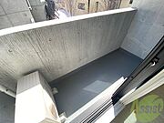 バルコニーです。洗濯物を干したり一息ついたりできますね！