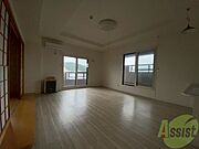 木目のフローリングは落ち着きのある印象のお部屋になりますね。