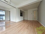 リビングを別角度から撮ってみました。家具の配置もしやすそう。