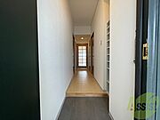 玄関の様子です。明るい印象ですね。気分もあがりそう。